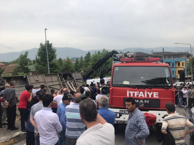 Kocaeli'de belediye otobüsü devrildi: 6 yaralı