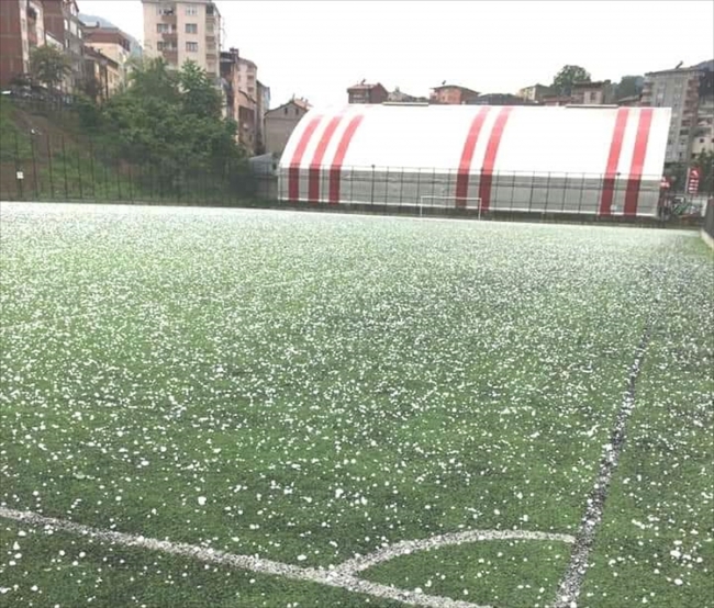 Ordu'da ceviz büyüklüğünde dolu yağdı