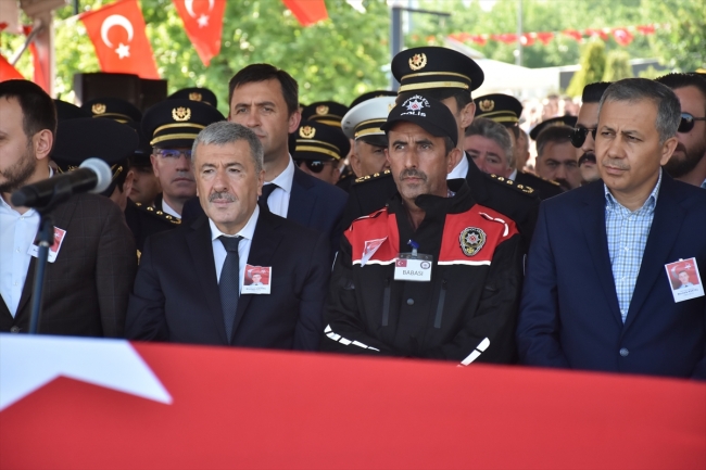 Trafik kazasında şehit olan polis memuru son yolculuğuna uğurlandı