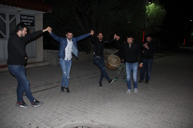 "Sivas Halayı" ile sahura kaldırıyorlar