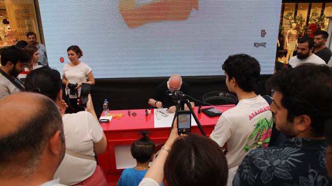 "İncir çekirdeğini dolduran adam" hayran bıraktı