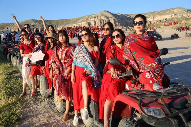 Türkiye tatili ile ödüllendirilen Çinli kadınlar Kapadokya'da