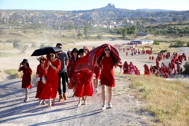 Türkiye tatili ile ödüllendirilen Çinli kadınlar Kapadokya'da