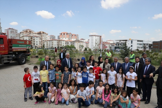 Fulya'nın okulu fidanla buluşturuldu