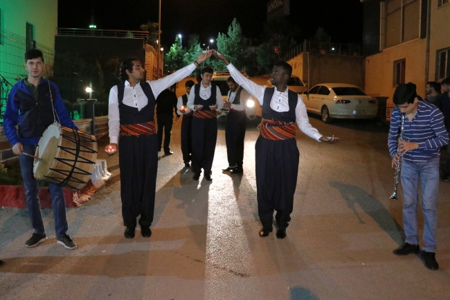 Elazığ'da yabancı uyruklu öğrenciler "sahur halayı"nda buluştu