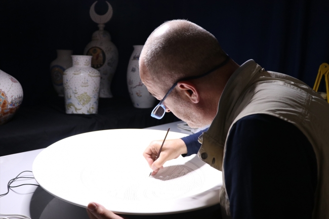 Ustasından çini sanatına "elmas" dokunuşlar