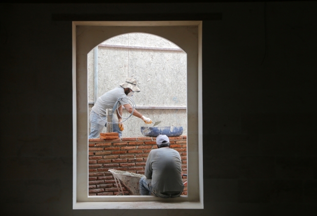 Tarihi cami eski temeli üzerinden yeniden yükseliyor