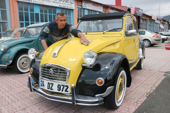 Baba ve oğul, hurda araçları klasik otomobillere dönüştürüyor