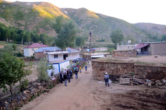 Oruçlarını bazen direk dibinde bazen de dağın başında açıyorlar