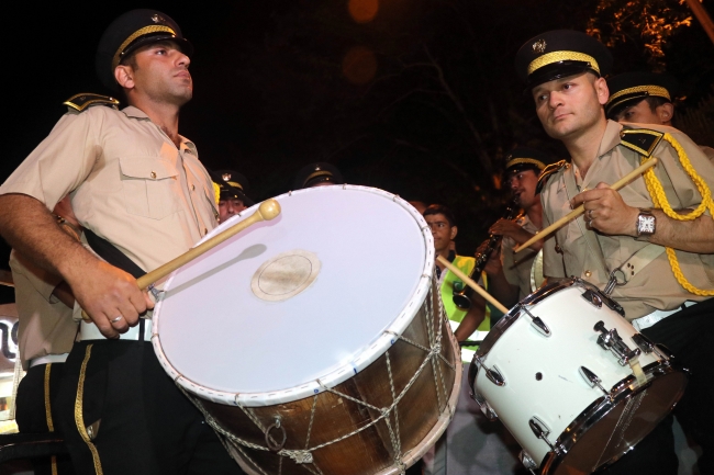 Belediye bandosu sigaranın zararlarını sahurda manilerle anlattı