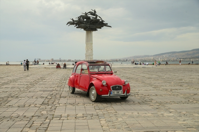 Klasik otomobilini yeniden yollarla buluşturdu