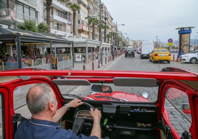 Klasik otomobilini yeniden yollarla buluşturdu