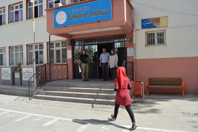 Kimliğini unutan öğrenciyi polisler sınava yetiştirdi