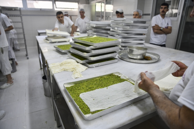 Gaziantepli baklavacılar siparişlere yetişemiyor