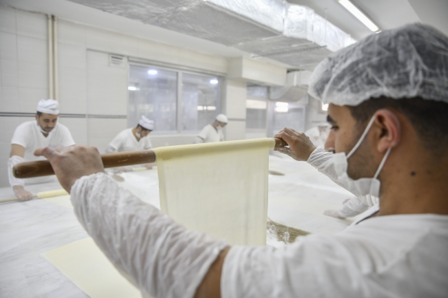 Gaziantepli baklavacılar siparişlere yetişemiyor