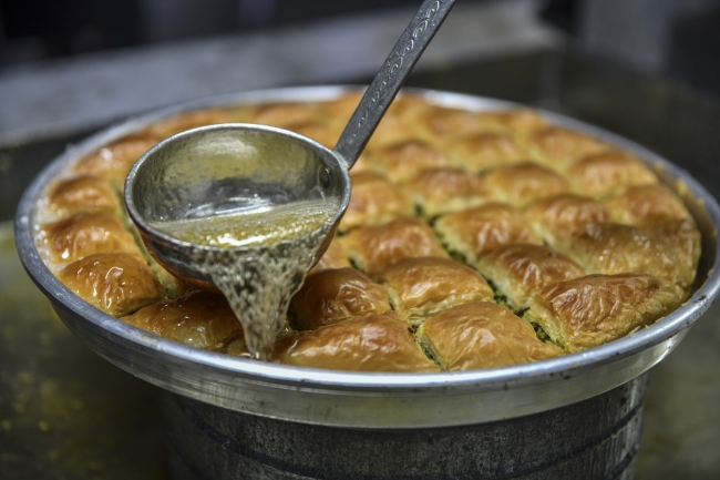 Gaziantepli baklavacılar siparişlere yetişemiyor