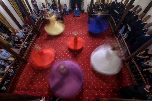 "Dünya döndükçe" tarihi binada tasavvuf öğretisini yaşatıyorlar