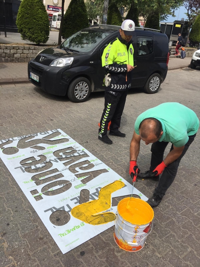 Giresun'da "Önce Yaya" görselleri çiziliyor