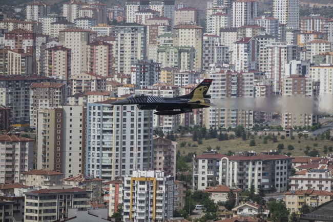 SOLOTÜRK'ten Kayseri'de gösteri uçuşu