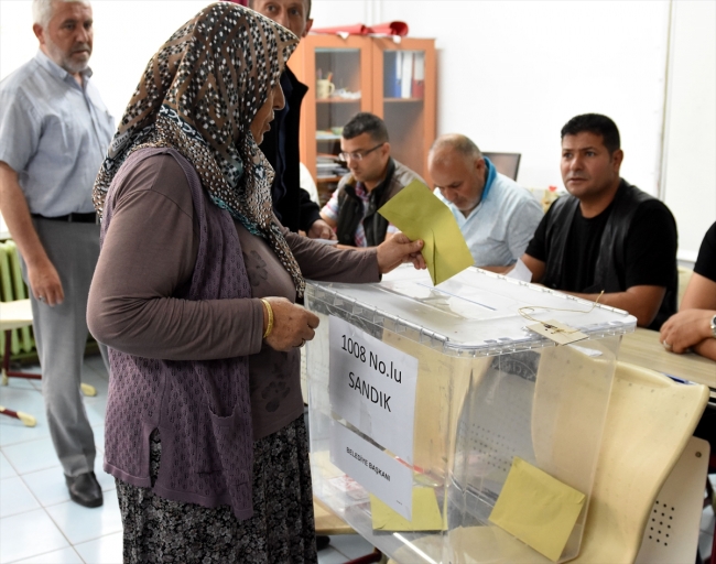 3 ilçe ve bir beldede oy verme işlemi sona erdi