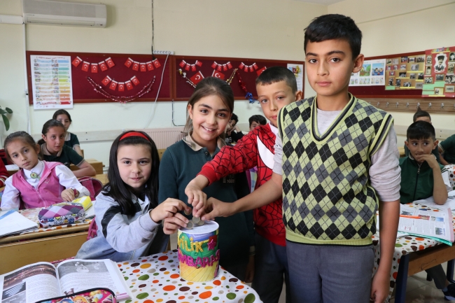 Minik öğrenciler ramazanda yetimleri ve yoksul aileleri unutmadı