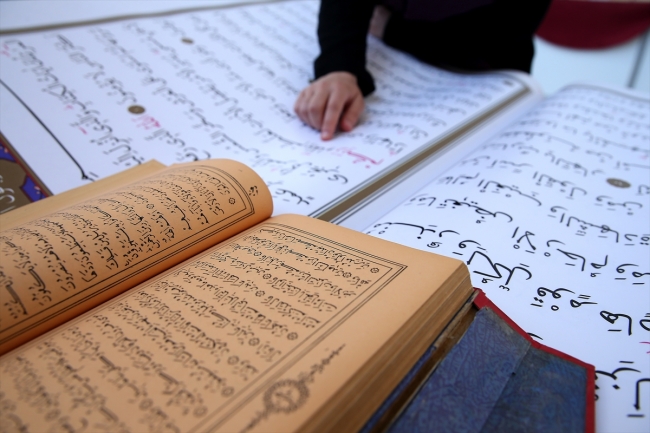 70 kilogram ağırlığındaki "Kur'an-ı Kerim" yoğun ilgi gördü