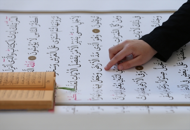 70 kilogram ağırlığındaki "Kur'an-ı Kerim" yoğun ilgi gördü