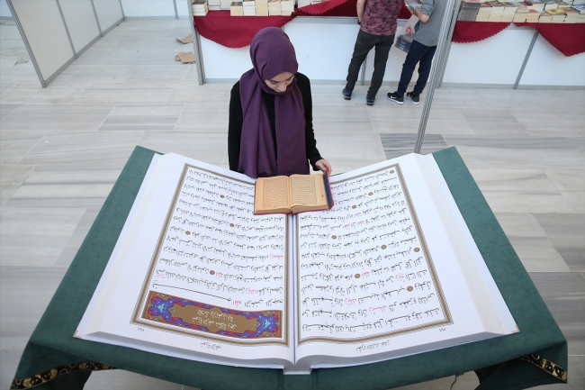 70 kilogram ağırlığındaki "Kur'an-ı Kerim" yoğun ilgi gördü