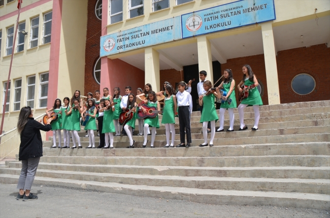 Çocukların geleceğini "Mavi Hayaller"le süsledi