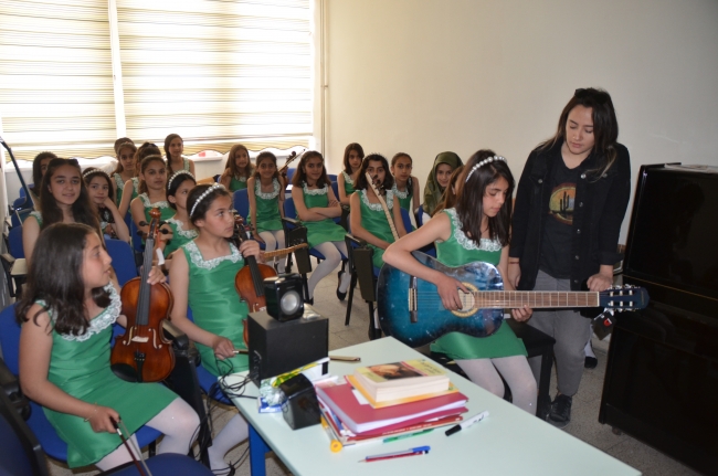 Çocukların geleceğini "Mavi Hayaller"le süsledi