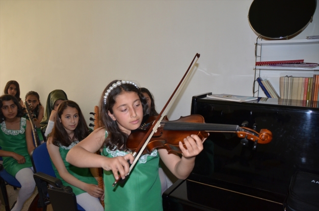 Çocukların geleceğini "Mavi Hayaller"le süsledi