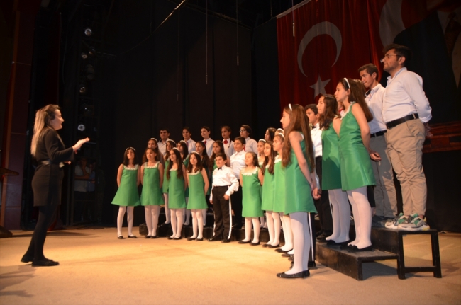 Çocukların geleceğini "Mavi Hayaller"le süsledi