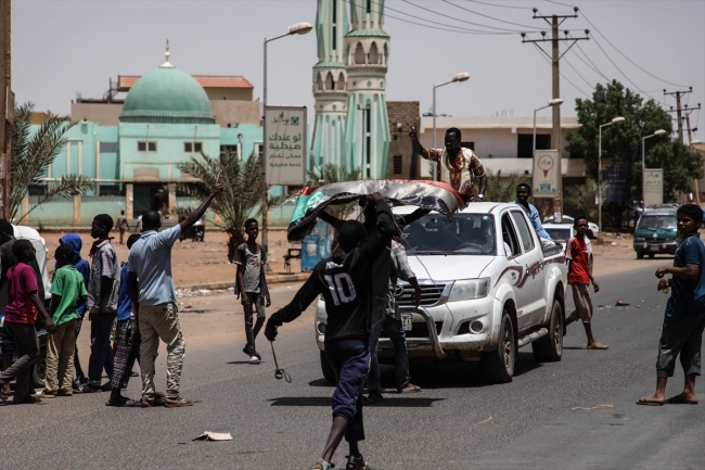 Sudan'da ordu göstericilere müdahale etti: 30 ölü