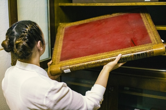 Binlerce özel eseri barındıran "Nadir Eserler Koleksiyonu"