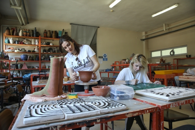 Annesiyle beraber mezun olacak