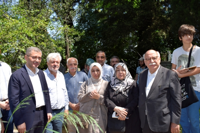 Şair Cahit Zarifoğlu kabri başında anıldı