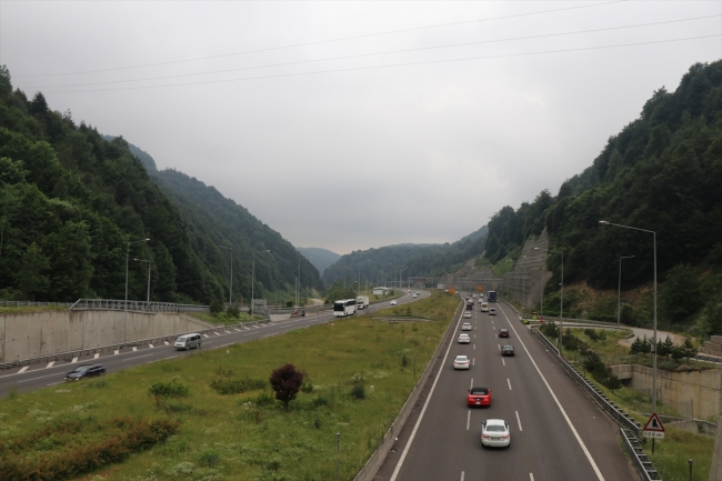 Bayram tatilinde Bolu Dağı'ndan 710 bin araç geçti