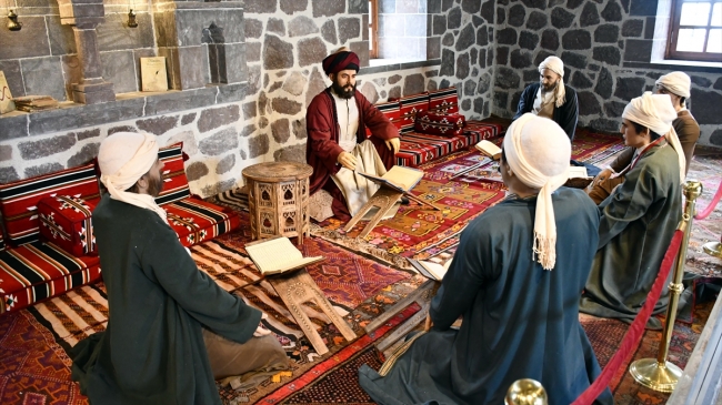 Bayram tatilinde Doğubayazıt tarihine ışık tutan müzeyi keşfettiler