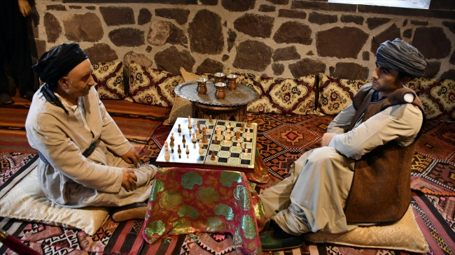 Bayram tatilinde Doğubayazıt tarihine ışık tutan müzeyi keşfettiler