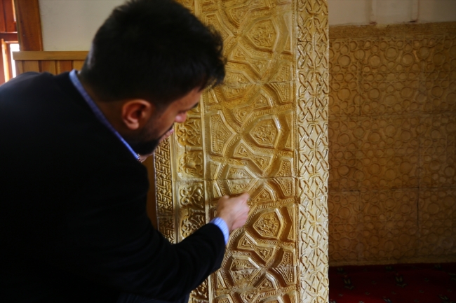 Tarihi Aksinne Mescidi'nin "figürlü" mihrabı