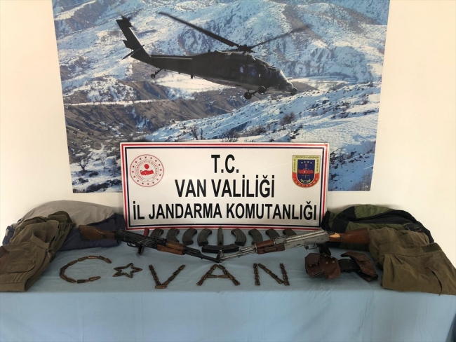 Van'da toprağa gömülü silah ve mühimmat bulundu