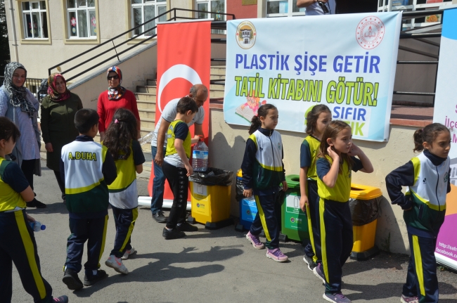 Plastik şişe getirene kitap hediye