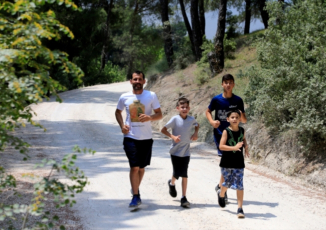 Baba ile oğlunun "hayat koşusu"