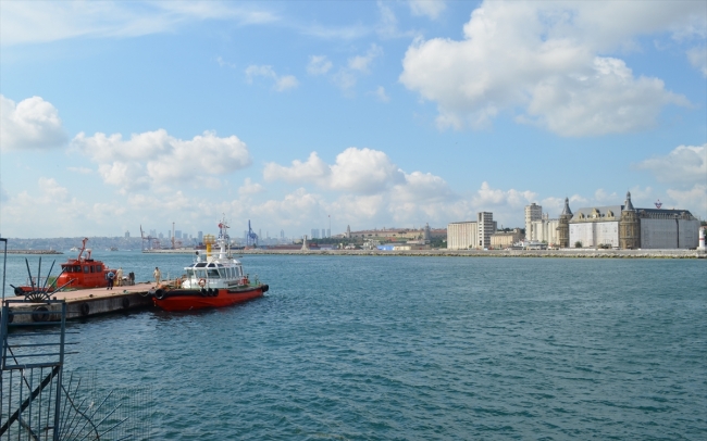 Haydarpaşa açıklarında tekne devrildi