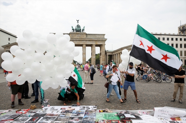 Esed'in İdlib saldırıları Avrupa'nın 18 başkentinde protesto edildi