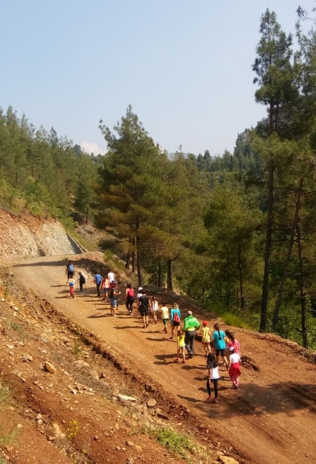 Çocuklara karne hediyesi doğa yürüyüşü