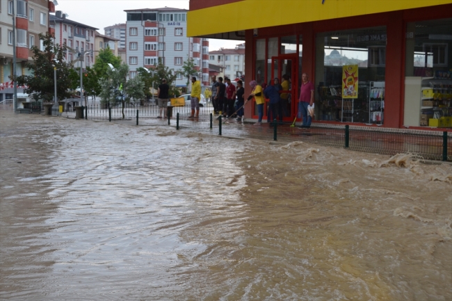 Bilecik'te sağanak ve fırtına