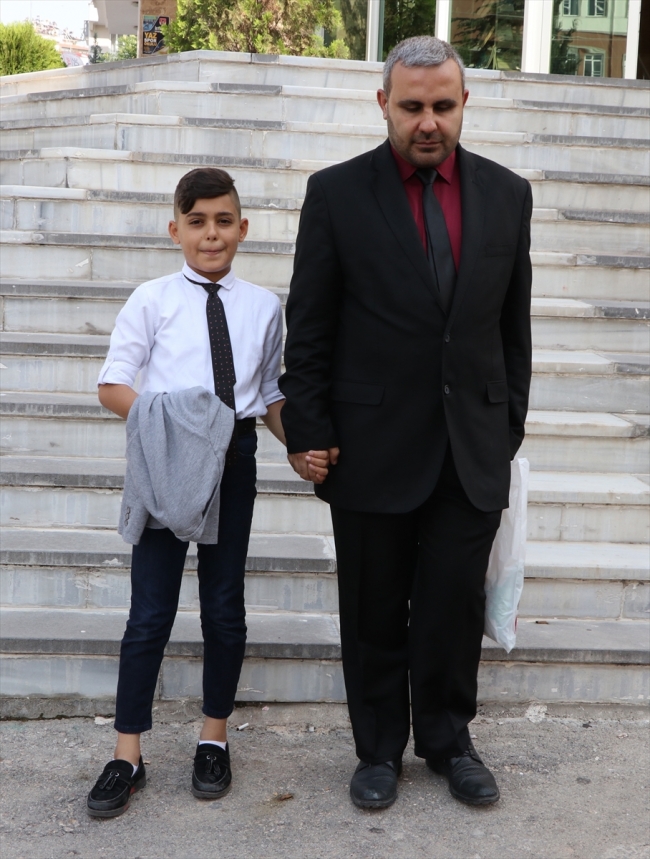 Engelli radyocu umut dağıtıyor