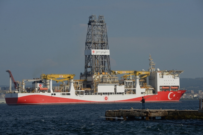 İkinci sondaj gemimiz "Yavuz" Çanakkale Boğazı'ndan geçti