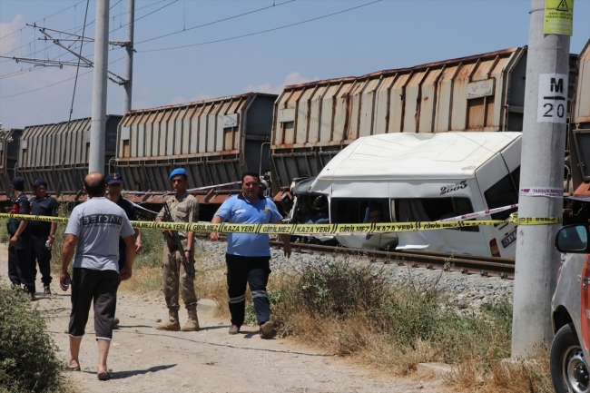 Mersin'de tren kazası: 1 ölü, 8 yaralı